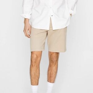 Club Monaco Maddox Fit 9” Khaki Shorts (Size 33)